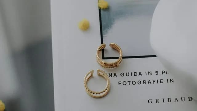 5 Pilihan Anting Emas Bayi Lucu yang Aman dan Nyaman untuk Si Kecil