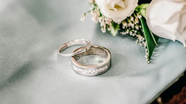 5 Rekomendasi Cincin Emas Putih Elegan & Modern untuk Berbagai Acara