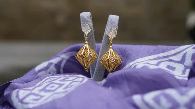 6 Model Anting Emas Simple Elegan yang Menambah Kesan Anggun