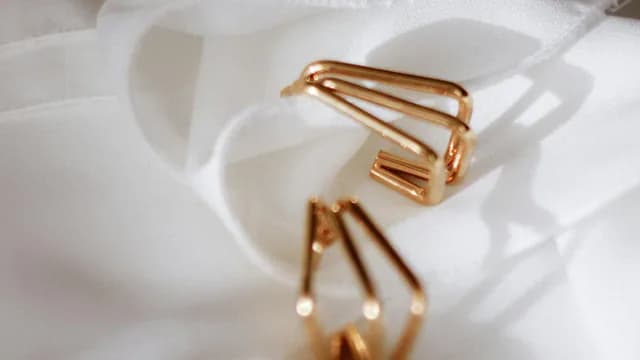 Harga Jual Anting Emas dan Cara Hitung Beserta Faktor Penentunya