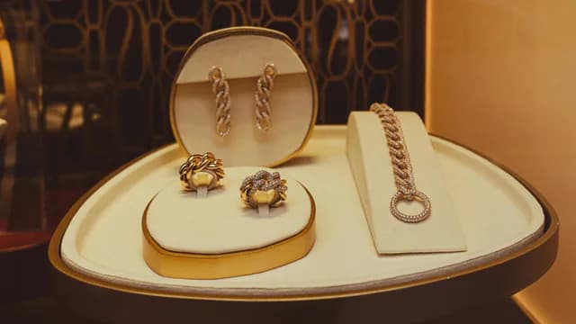 Emas 700 Berapa Karat? Pengertian, Kelebihan, dan Kekurangannya