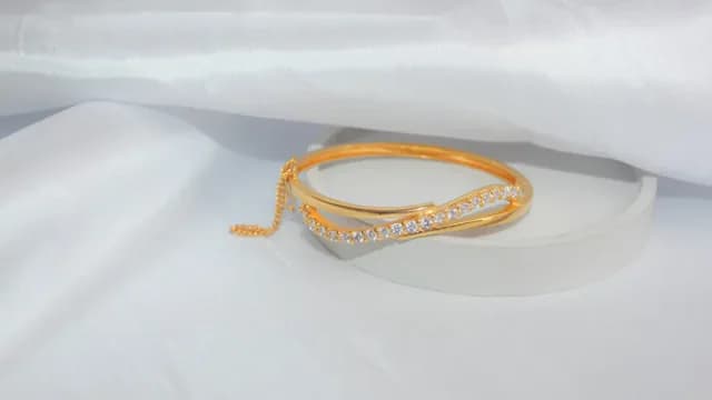 Harga Gelang Emas Berdasarkan Karat, Desain, dan Ongkos Produksi