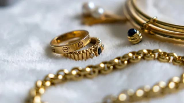Cek Harga Emas Kadar 17K Terbaru, Kelebihan & Kekurangannya