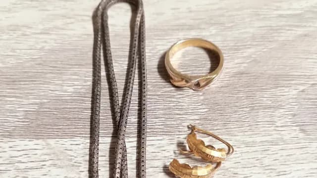 4 Penyebab Emas Menghitam dan Cara Membersihkannya agar Kembali Berkilau