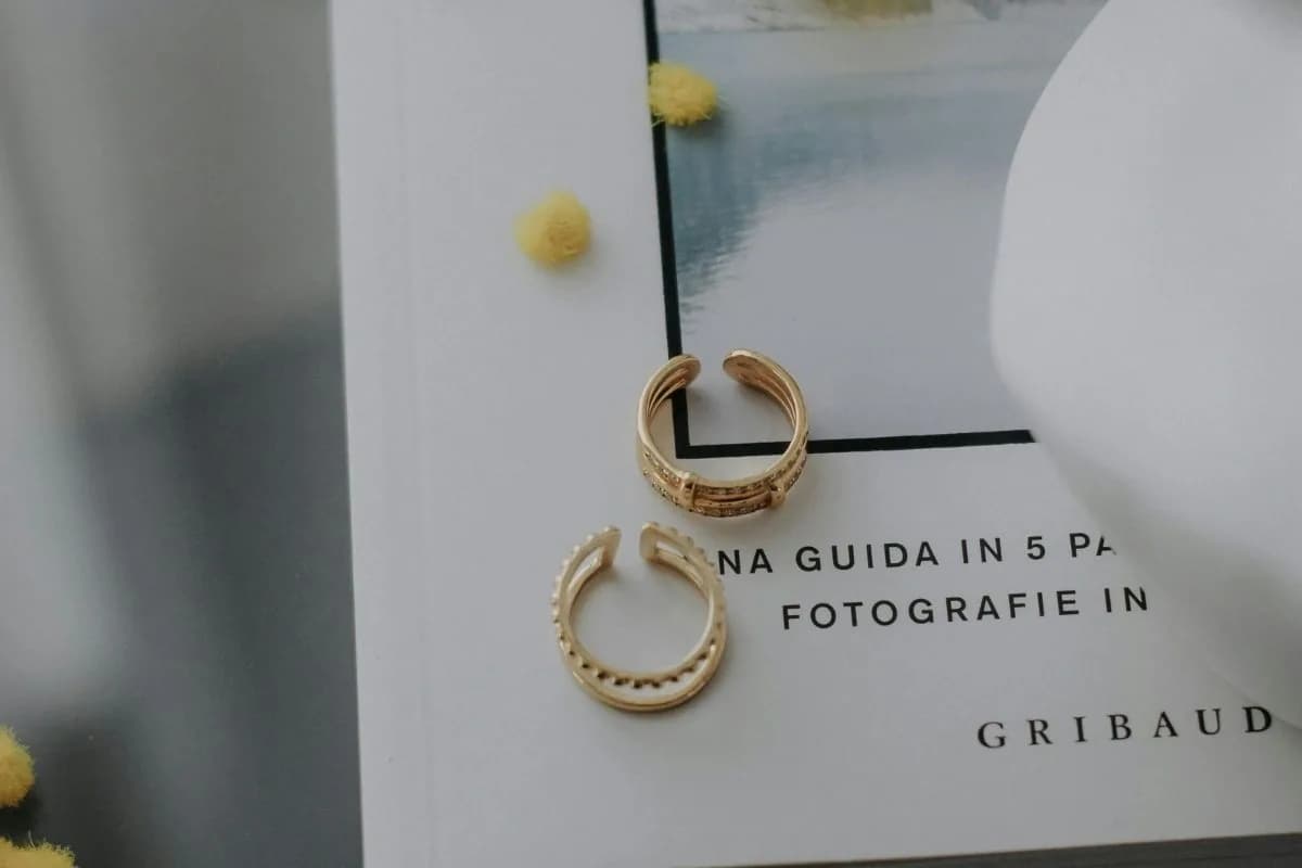 5 Pilihan Anting Emas Bayi Lucu yang Aman dan Nyaman untuk Si Kecil