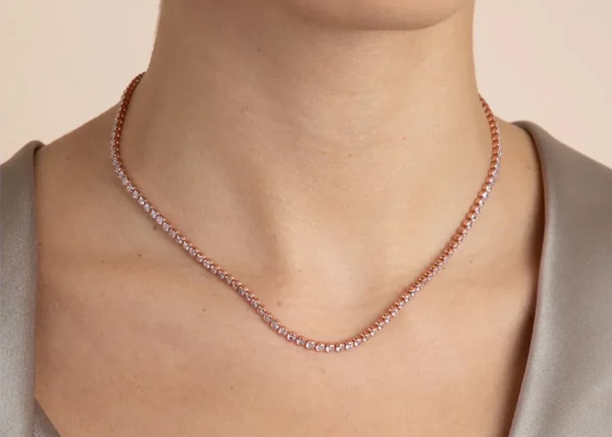 5 Rekomendasi Kalung Emas Rose Gold dari Brand Ternama