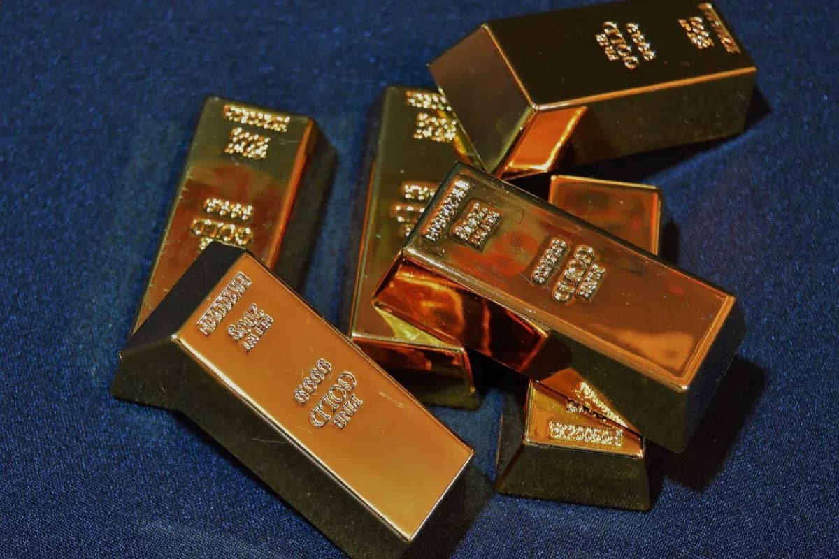 Prediksi Harga Emas 2026 Naik Drastis: Faktor Pendorong & Timing Terbaik Investasi