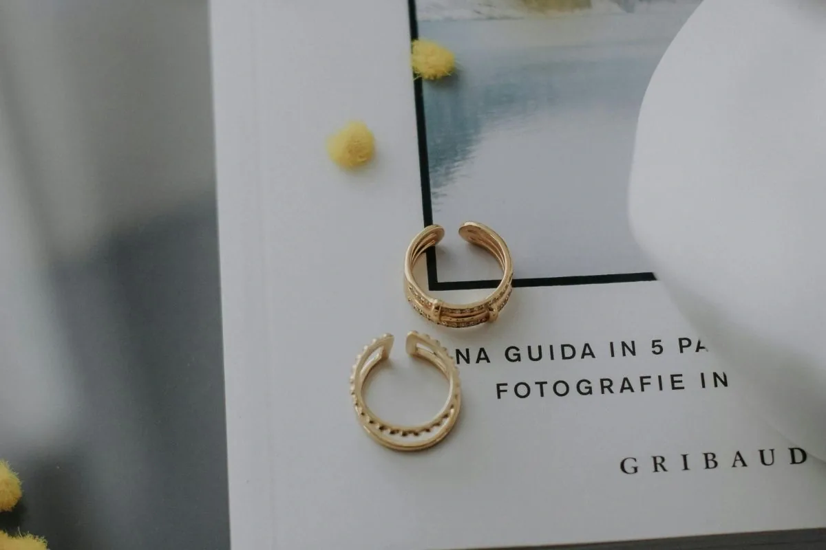 5 Pilihan Anting Emas Bayi Lucu yang Aman dan Nyaman untuk Si Kecil