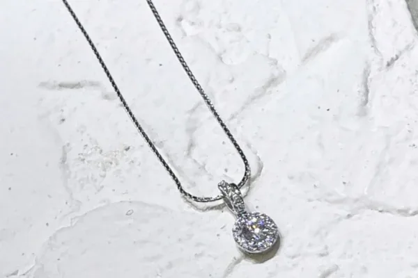 kalung emas putih wanita