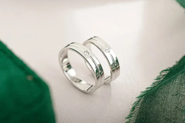 cincin emas putih simple elegan