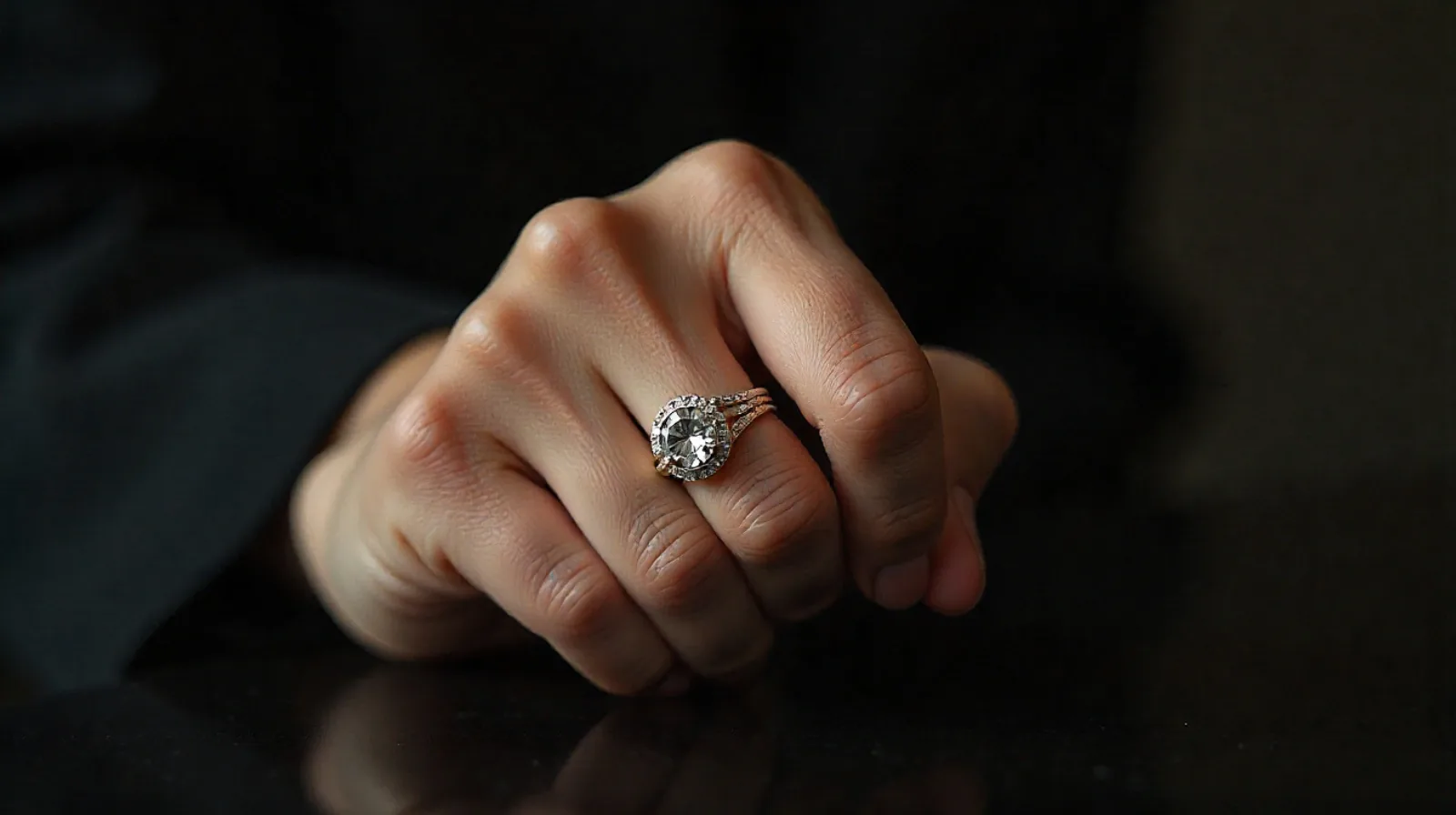 5 Inspirasi Cincin Pria Emas Terbaru untuk Tampil Stylish dan Berkelas