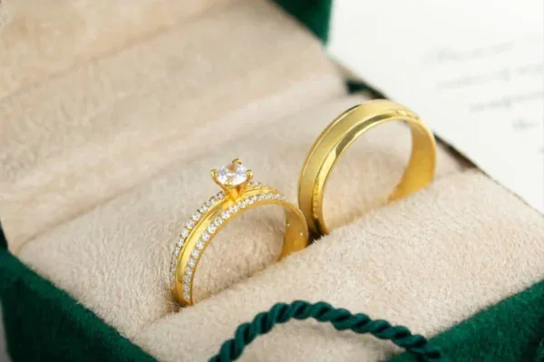 cincin tunangan emas