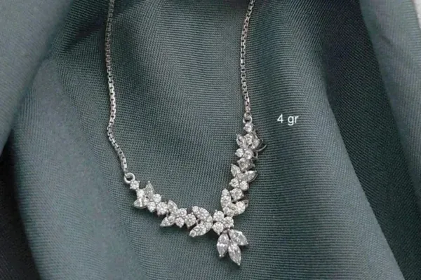 Kalung emas putih