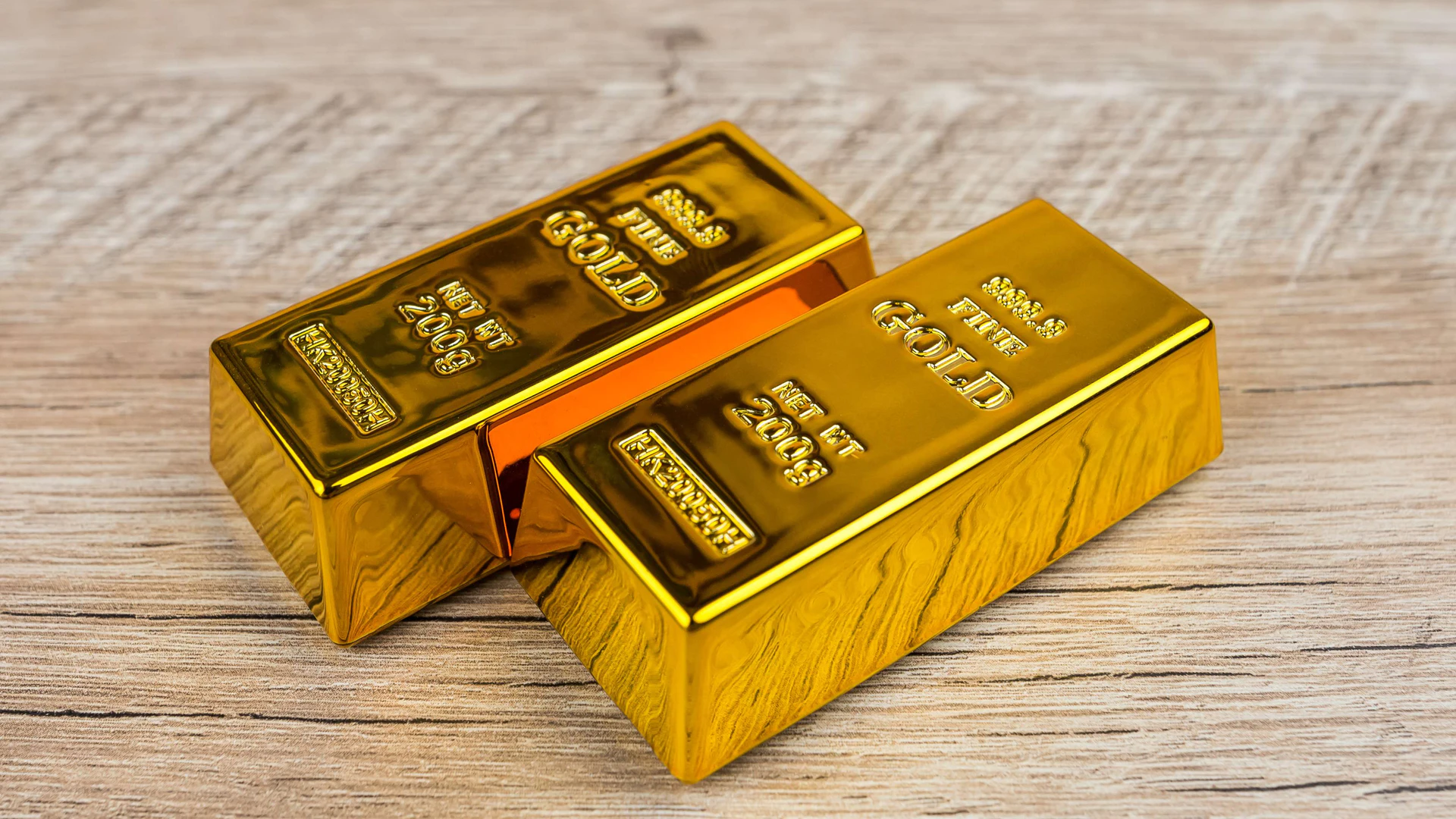 Dua batangan emas UBS dengan kadar 99,99 persen