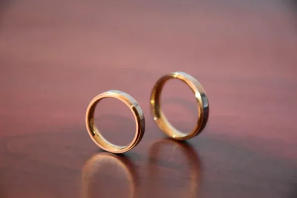 Model cincin couple emas
