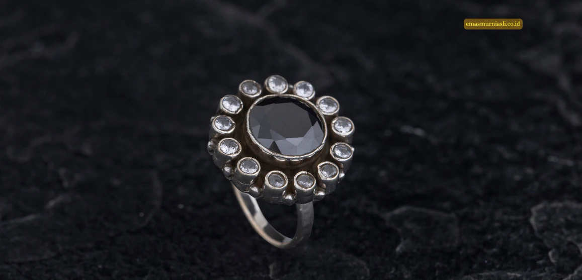 Cincin perak 952 berhiaskan batu permata hitam