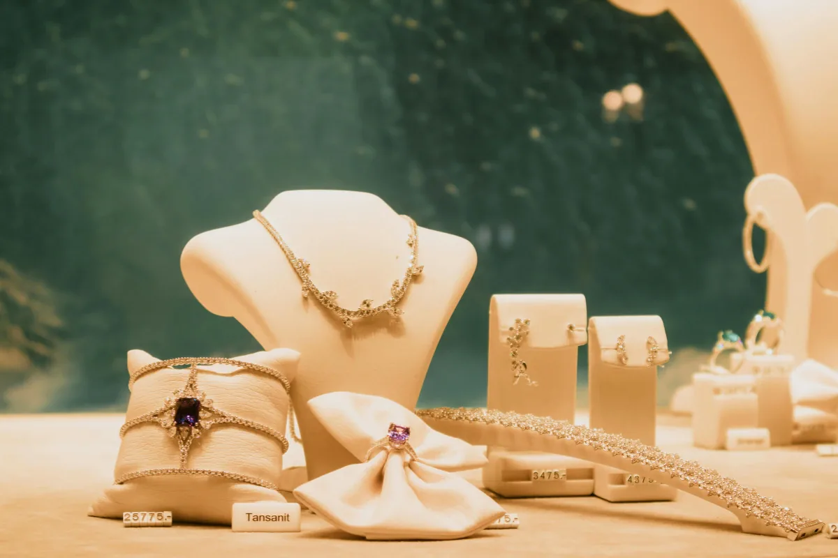 Mengenal Jenis-Jenis Emas Perhiasan: Emas 22K, 18K, 10K, Putih, dan Rose Gold