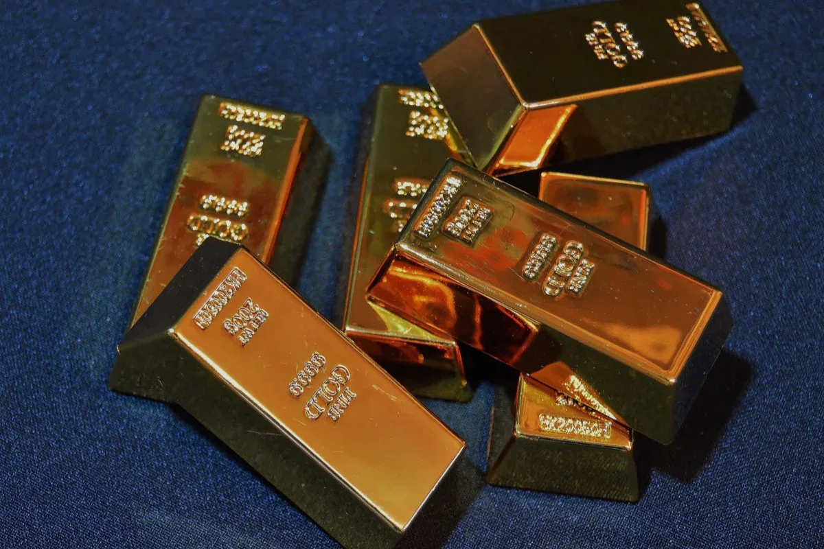 Prediksi Harga Emas 2026 Naik Drastis: Faktor Pendorong & Timing Terbaik Investasi