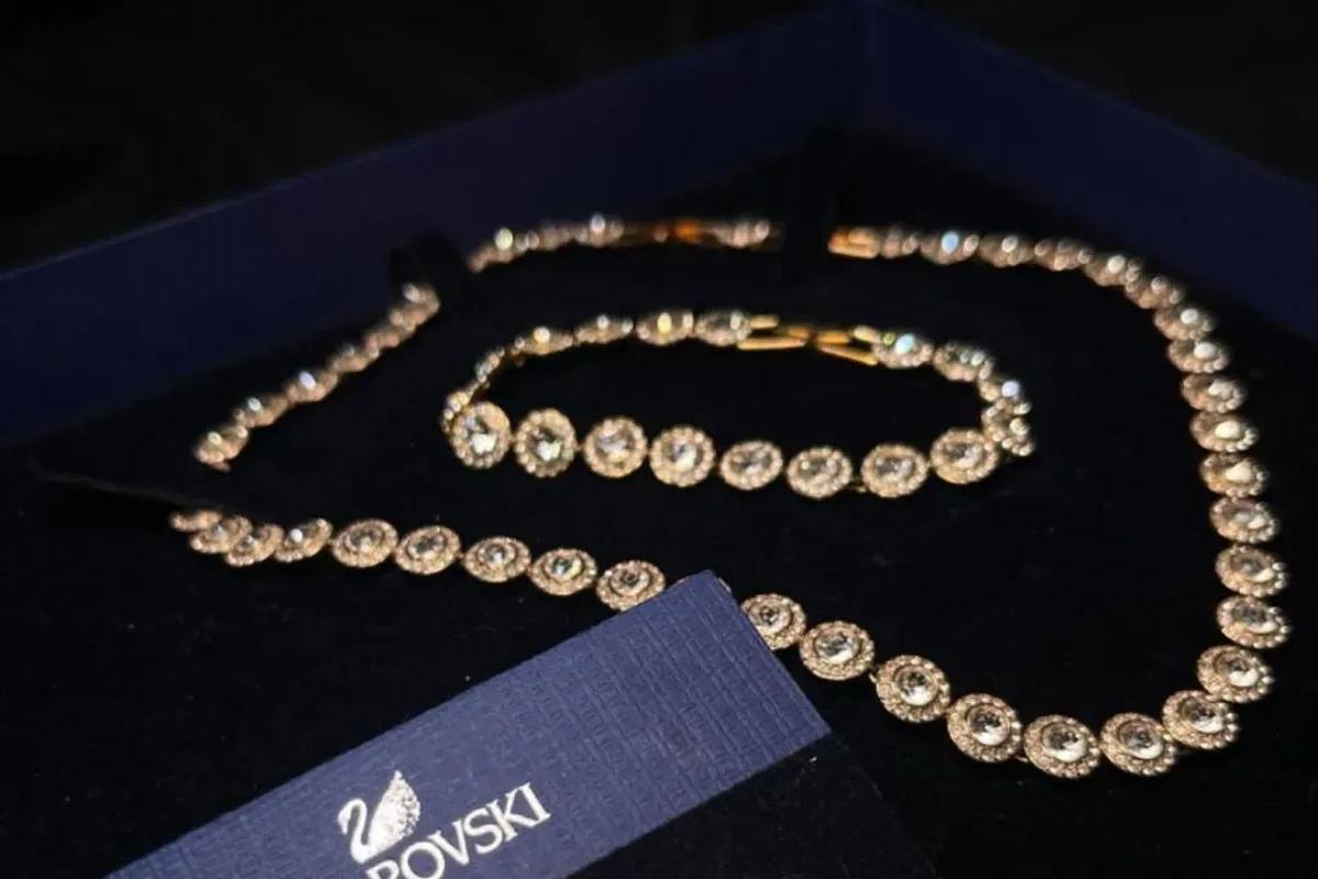 Swarovski apakah emas asli