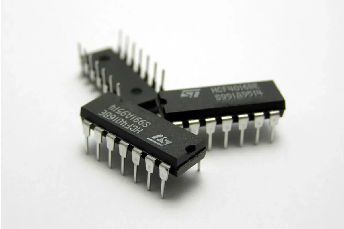 barang elektronik mengandung emas