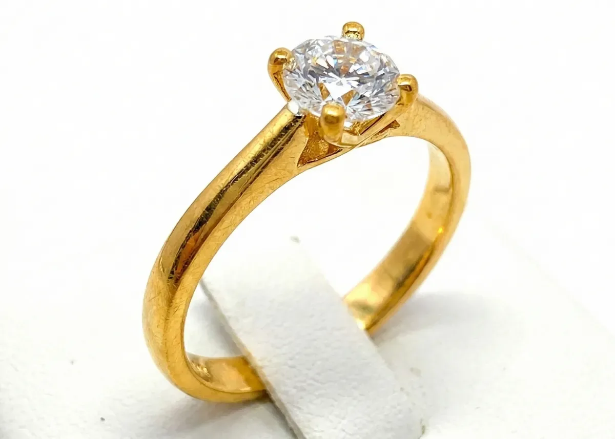 cincin tunangan emas asli