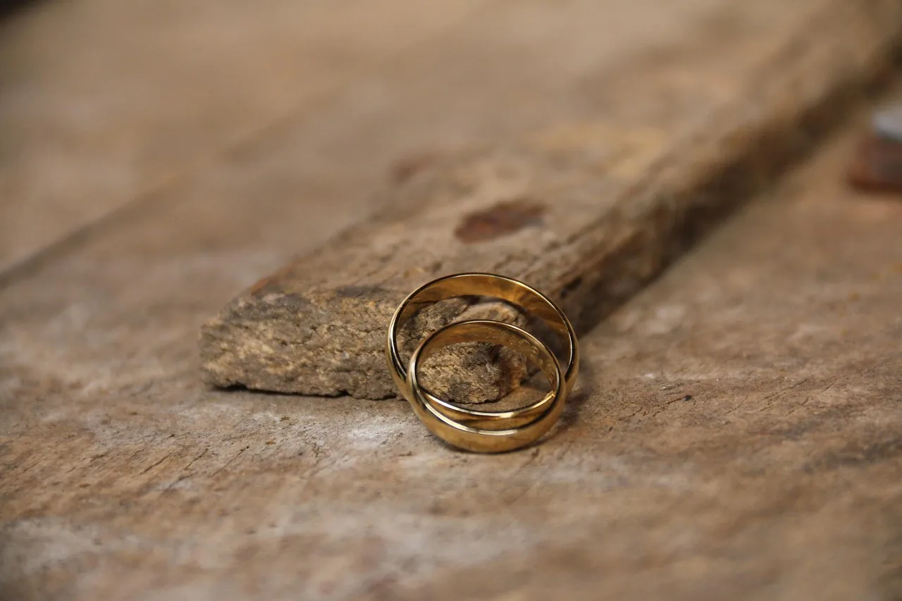 beli cincin emas