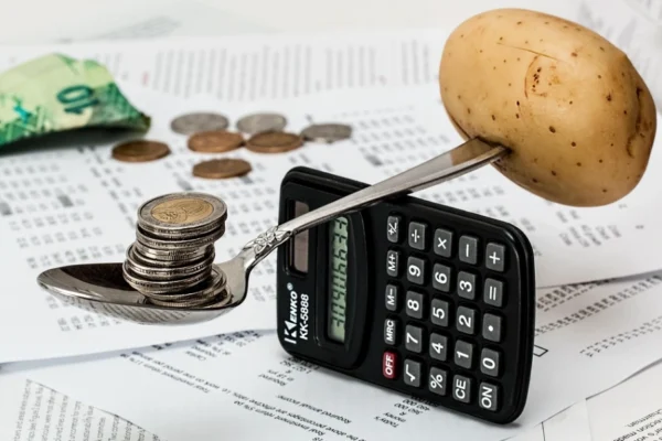 penyebab harga emas turun